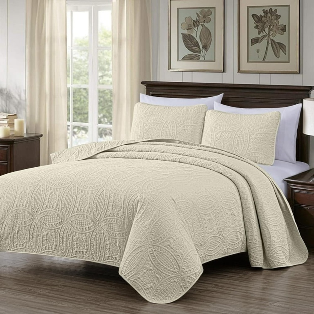 Elegant ivory 3 piece Quilt Set